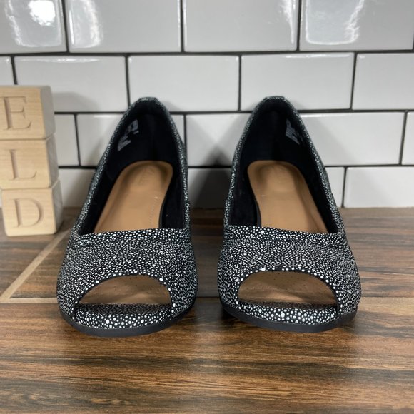 Clarks Vendra Daisy Womens Sz 7 Shoes Black Nubuck Peep Toe Wedge Pump Heels - Picture 2 of 12